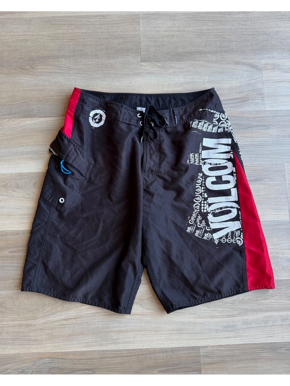Vintage Y2K Volcom Graphic Surfwear Boardshorts
